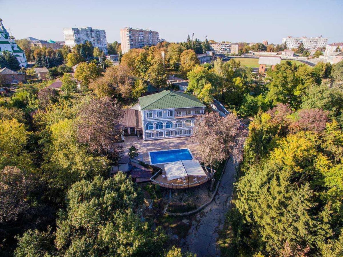 Отельно-Ресторанный Комплекс Златогор Lubny المظهر الخارجي الصورة